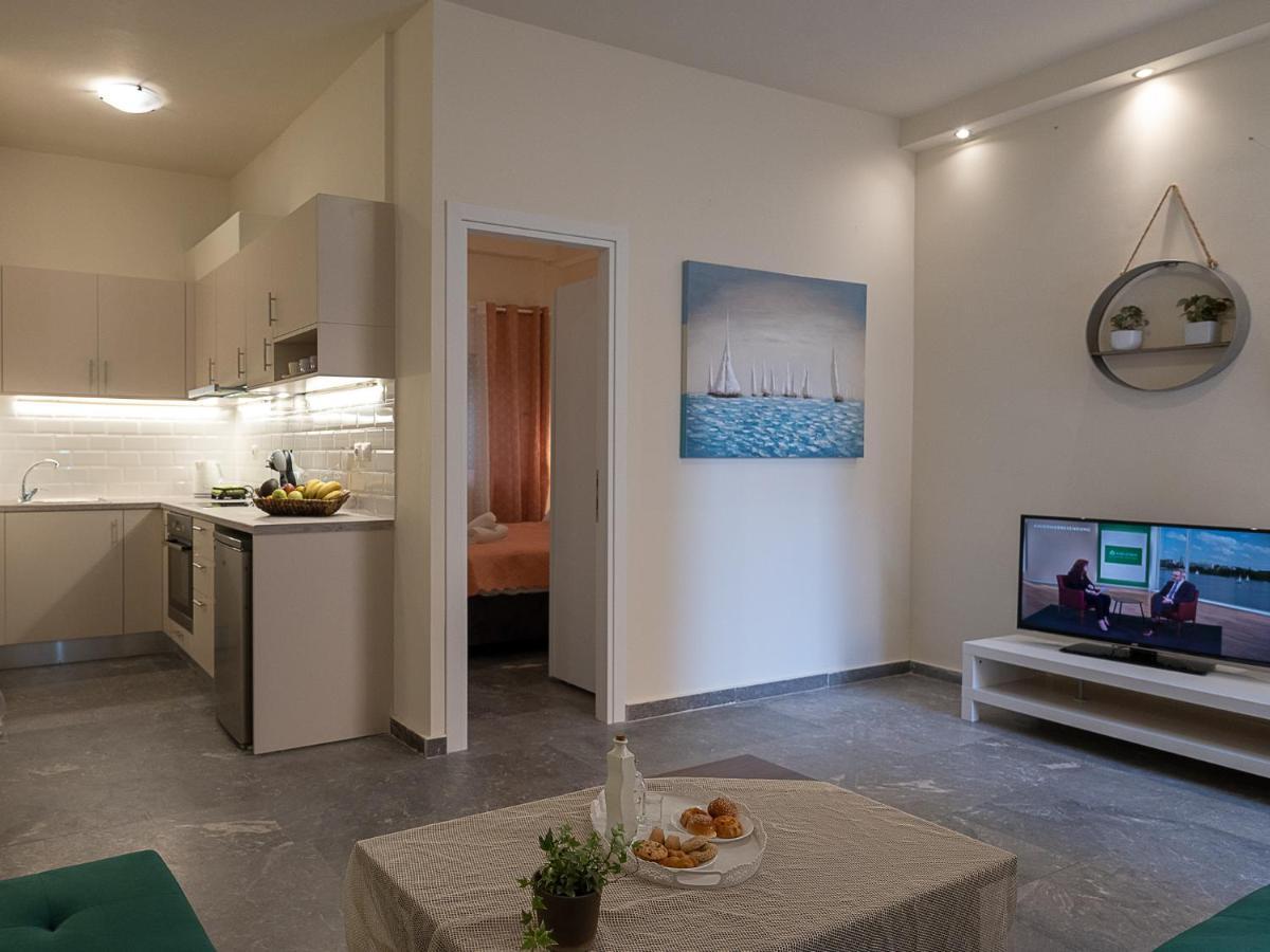 Luxury Apts Center Apartment